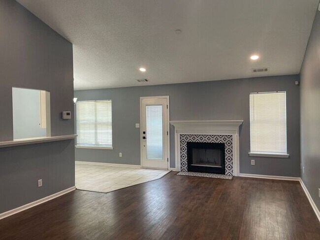 Foto del edificio - Beautiful 3BR/2BA Ranch Now Available in Booming Steel Creek Area!
