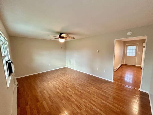 Building Photo - Spacious 2-Bed 1-Bath in Mount Sterling!