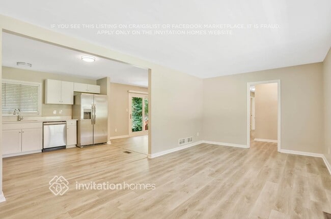 Building Photo - 2045 Devore Dr SW