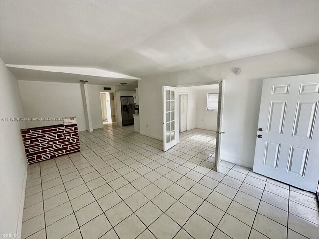 Building Photo - 3 br, 2 bath House - 8123 NW 5th Ct