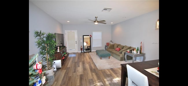Foto del edificio - 5826 Fishhawk Ridge Dr