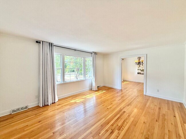 Foto del edificio - 1402 Hedgelawn Way