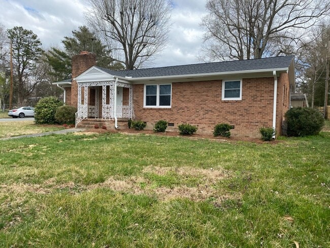 Building Photo - Coming Available July 2025 – Spacious 3BR/...