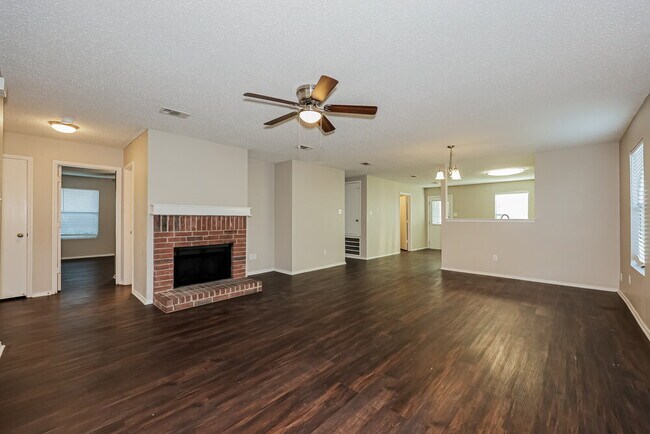 Foto del edificio - 565 Keble Dr