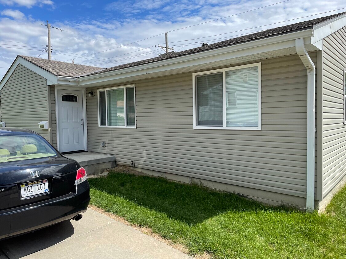 5123 S 130th - 5123 S 130th St