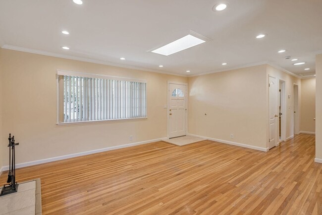 Building Photo - Charming 3-Bedroom 2-Bathroom Campbell Home
