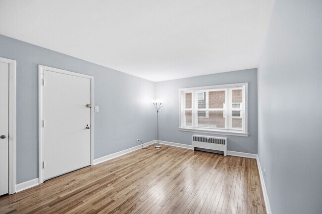 Foto del edificio - 7524 N Ridge Blvd