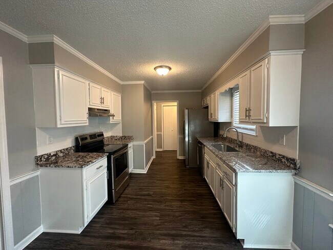 Building Photo - 8131 Farmington - Available Now!