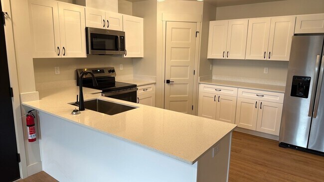 Foto del edificio - 2 bed 2 bath apartment (FIRST MONTH RENT F...