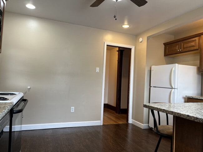 Cocina 3 - 720 Bellefonte Avenue