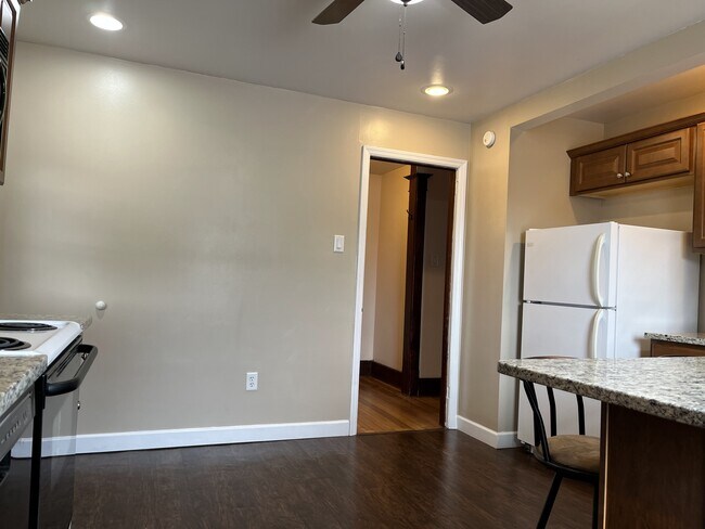 Cocina 3 - 720 Bellefonte Avenue