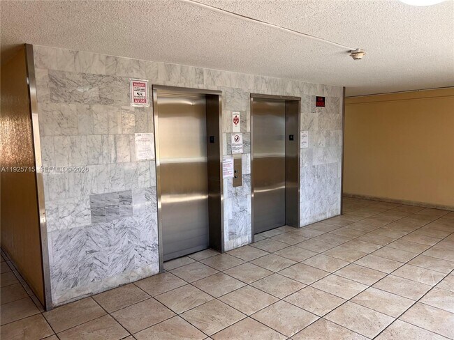 Foto del edificio - 6980 NW 186th St