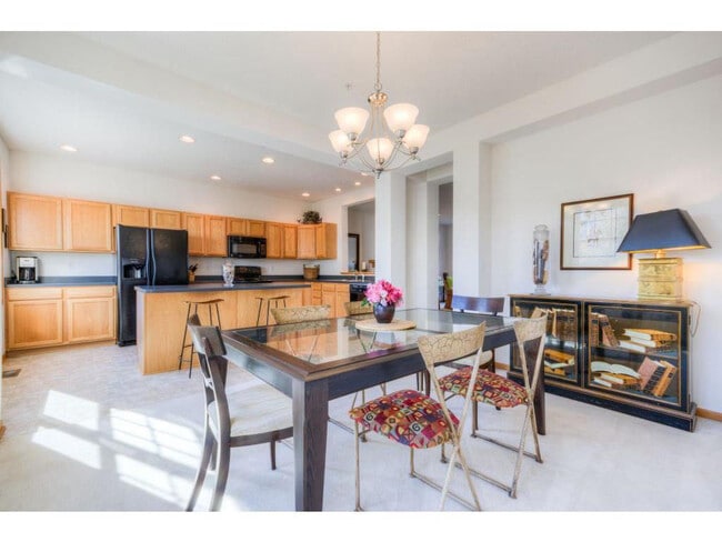 Building Photo - 1683 Village Trail E #4