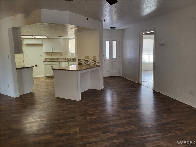 Building Photo - 2864 Country Club Dr