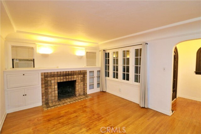 Building Photo - 1015 S Cabrillo Ave