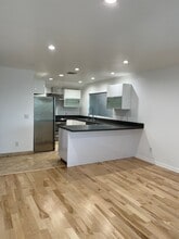 Building Photo - 1146 N Clark St