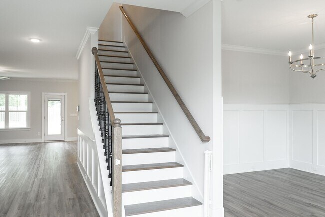 Building Photo - Large Graniteville Dream Home
