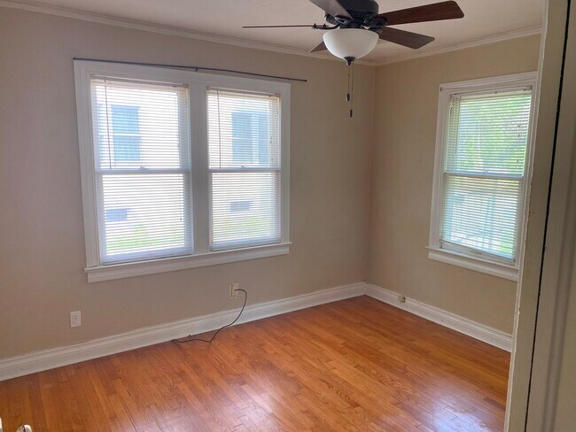 Foto del edificio - 325 E Duffy St