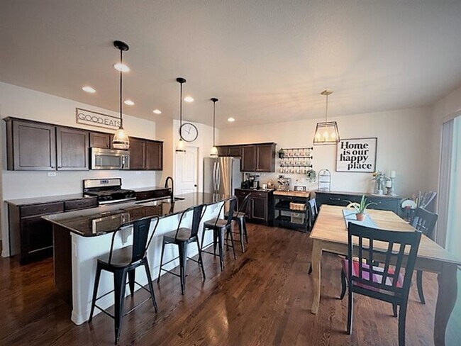Building Photo - Spacious modern rancher in quite Trails at...