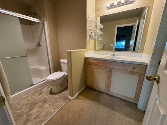 Building Photo - Single level home SE Bend