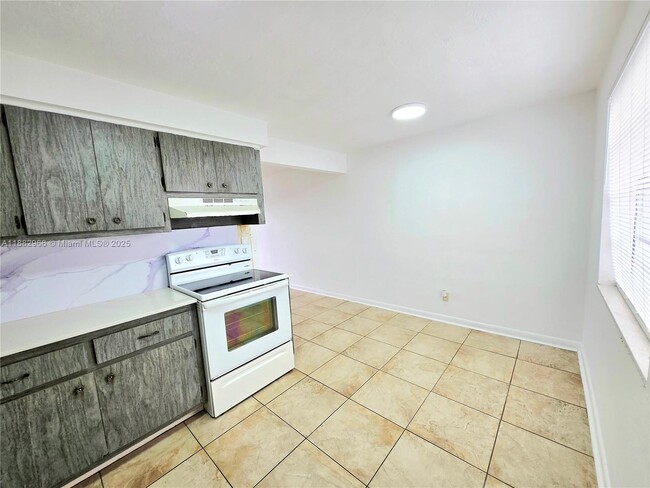 Building Photo - 3770 SW 59th Ave