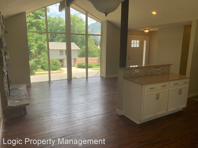 Building Photo - 3 br, 2 bath House - 1782 E. Mombo