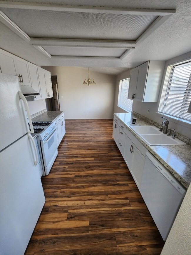 Building Photo - Newly Updated Home in Great Neighborhood!
