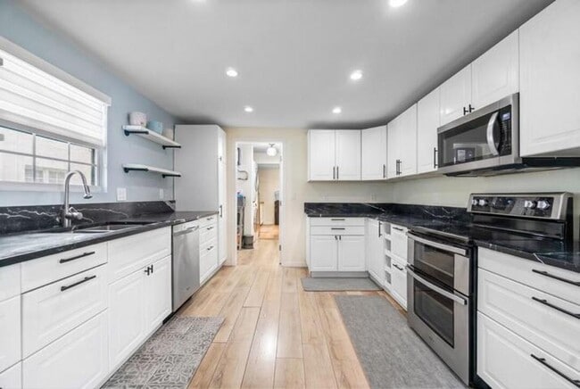 Photo - 353 E Lakewood Rd House