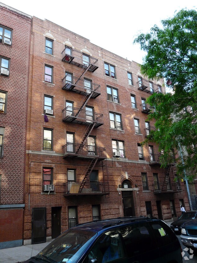 Primary Photo - 2490 Davidson Ave