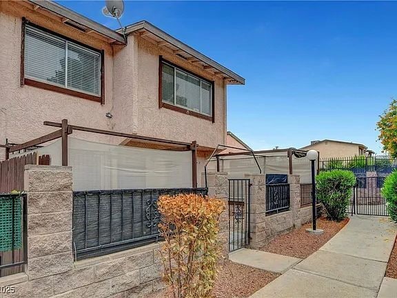 Building Photo - NO MIN CREDIT SCORE REQUIRED, BK OKAY, PAST EVICTION OKAY!, BACKGROUND FRIENDLY. Apply at "The Re...