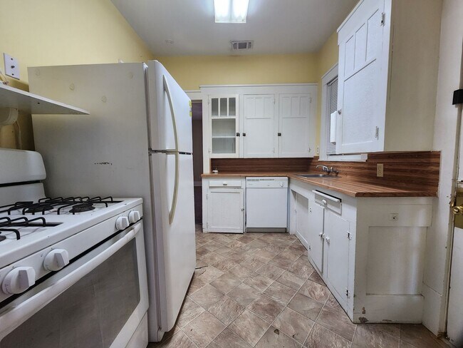 Foto del edificio - Santa Rita 2 bedroom 1 bath Home COMING SOON!