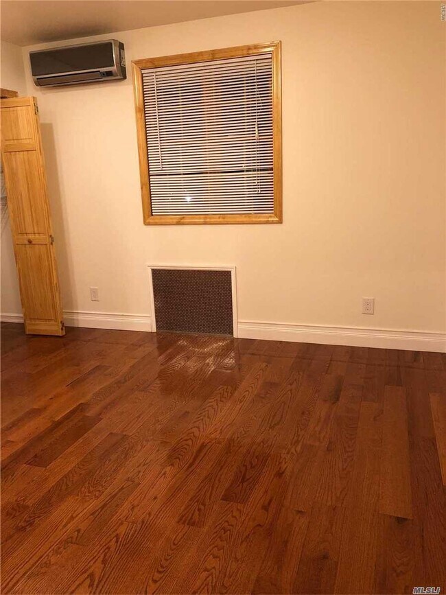 Foto del edificio - 212-18 43rd Ave