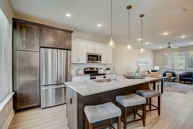 Building Photo - ReNew Franklin Hills