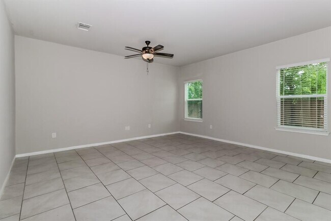 Foto del edificio - 9201 Sawyer Fay Ln