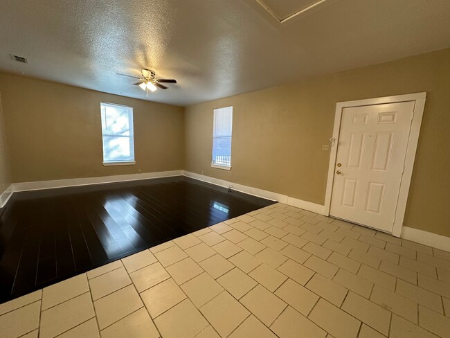 Building Photo - 722-726 S. Kennedy Ave.