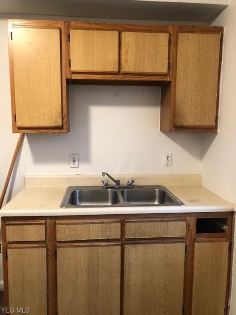 Foto del edificio - 3432 E 69th St