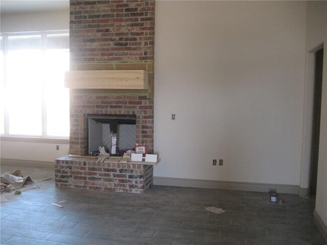 Building Photo - 2433 Santa Monica St
