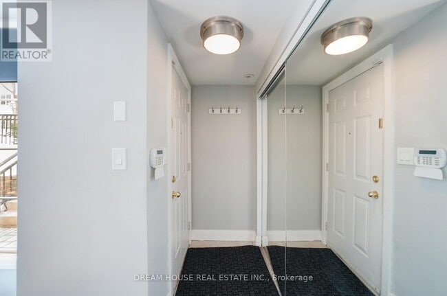 Building Photo - 5 Everson Dr
