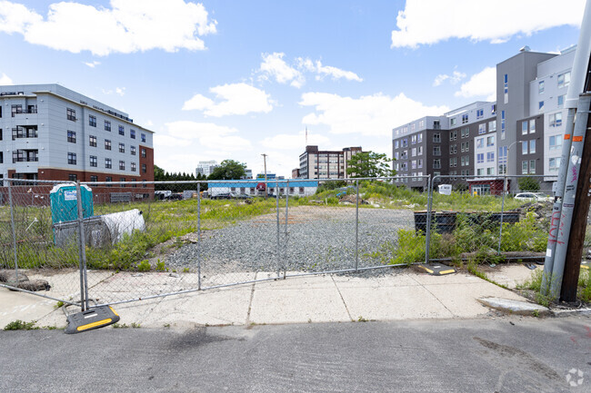 Building Photo - Harper