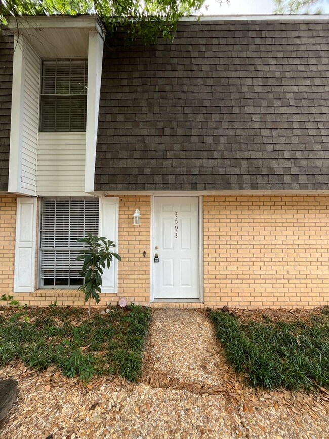 Building Photo - 3693 E Olive Rd