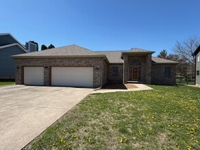 Building Photo - 749 Christopher Dr