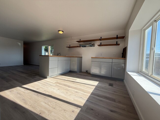 Building Photo - SCHEDULE A TOUR TODAY TO VIEW THIS NEWLY R...