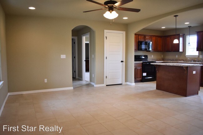 Building Photo - 761 Carroll Dr