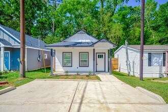 Building Photo - 352 Westchase St