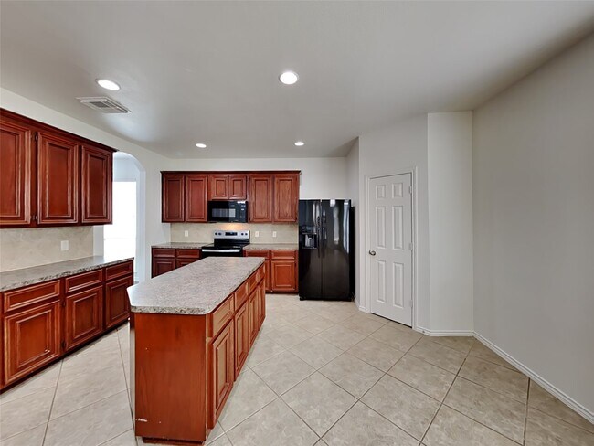 Foto del edificio - 15818 Shoreline Terrace Dr