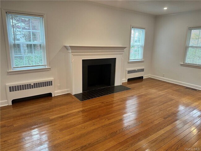 Foto del edificio - 219 Evandale Rd