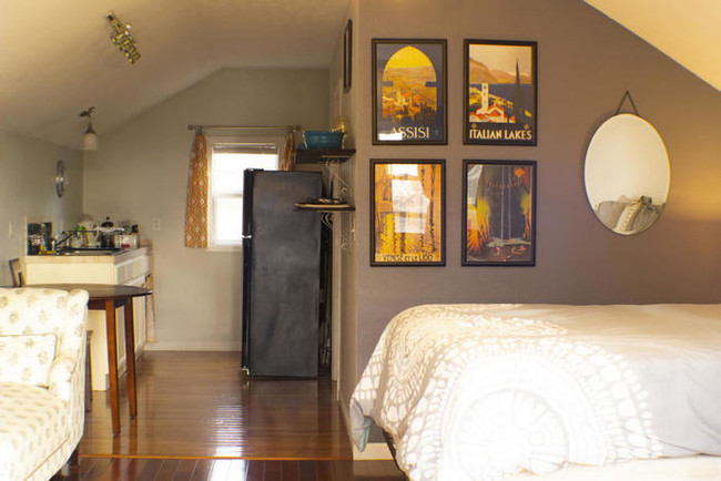 Foto del edificio - Charming North Hills Garage Studio Apartment