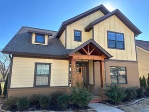 Building Photo - 1520 Hammock St