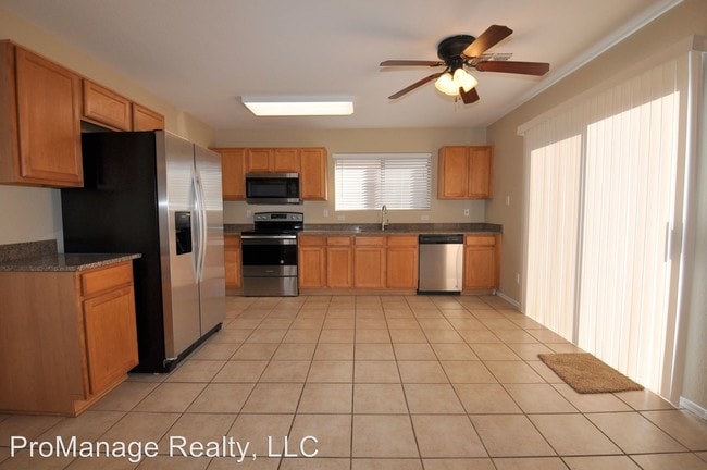 Building Photo - 3 br, 2.5 bath House - 3930 S Nebraska St