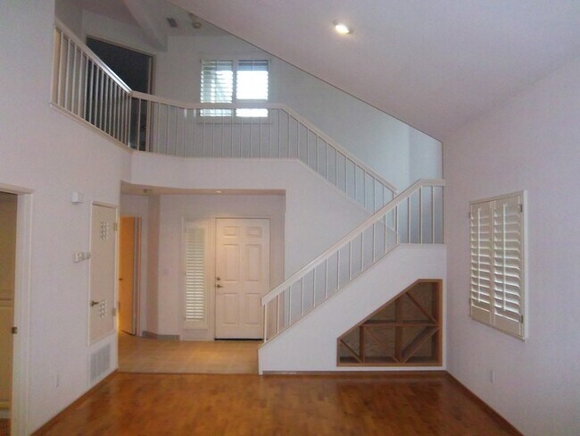 Foto del edificio - This amazing 2/3 with Den condo won't last!